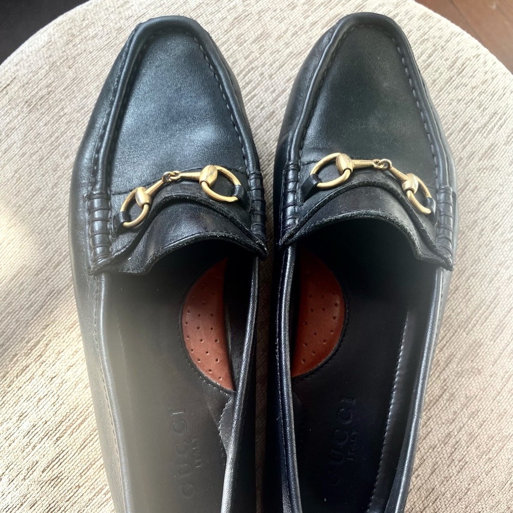 Authentic vintage women’s black Gucci Loafers. Size 8